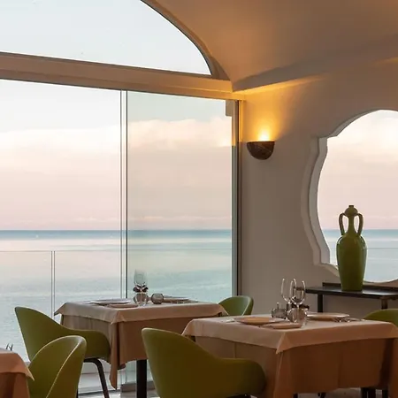 Baia Delle Zagare فندق 4*