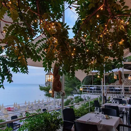 فندق Baia Delle Zagare 4*
