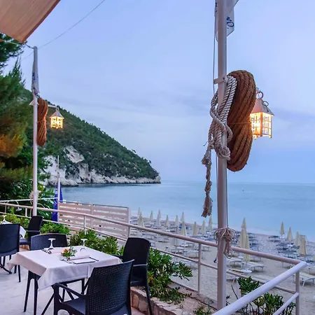 Baia Delle Zagare ماتيناتا