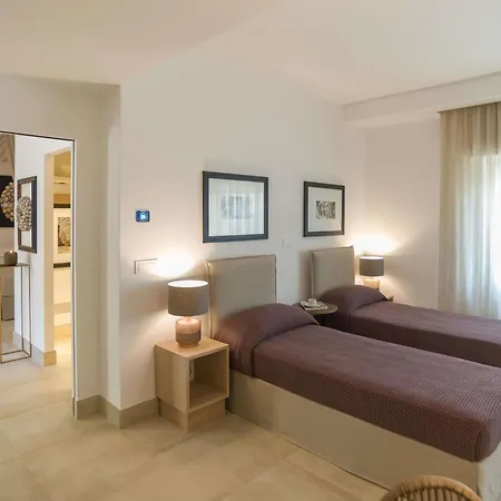Baia Delle Zagare מלון 4*